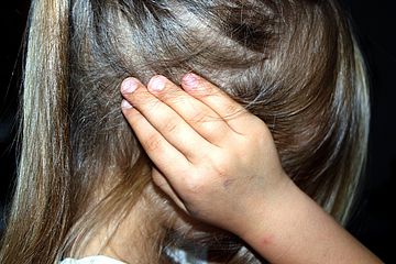 Bild: Pixabay, Text: Unabhängige Kommission zur Aufarbeitung sexuellen Kindesmissbrauchs